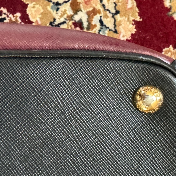 🍁SOLD🍁 Prada Saffiano Bag - Picture 14 of 17